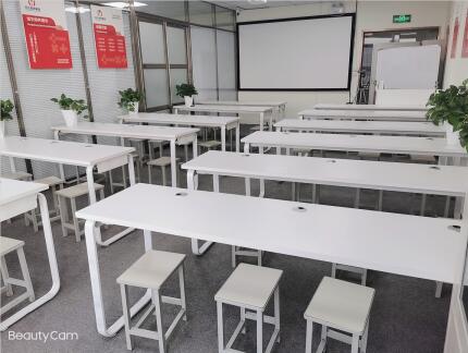 郑州恒生会计培训班-干净明亮的教室